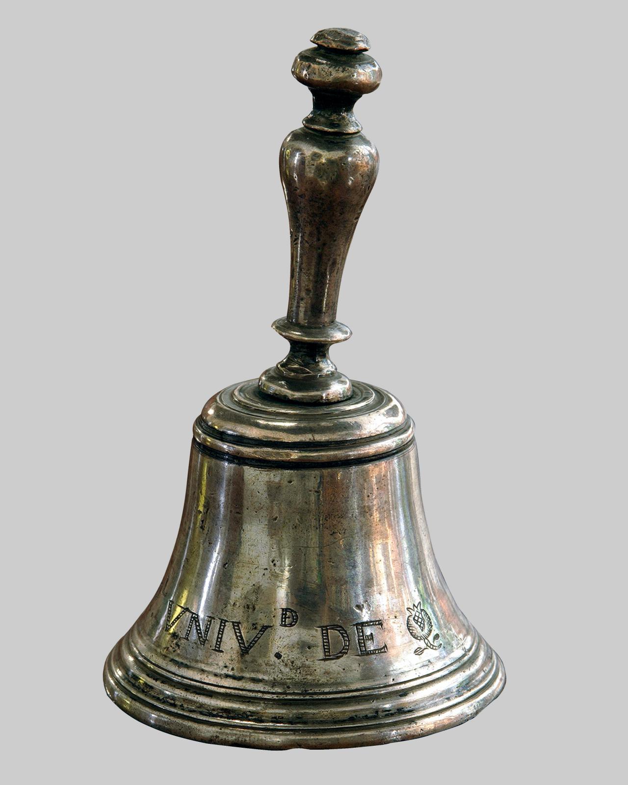 Conjunto de Escribanía. Campanilla 