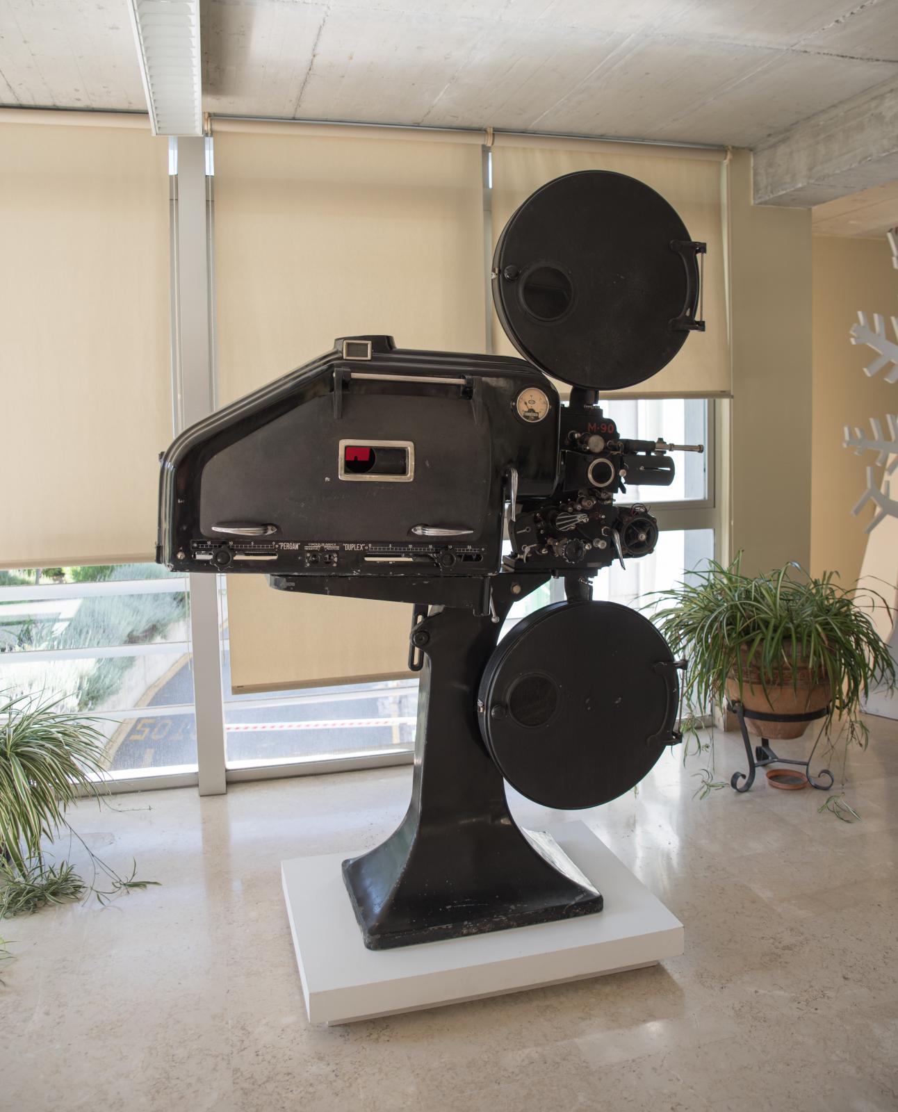 Proyector de Cine Pergam M90