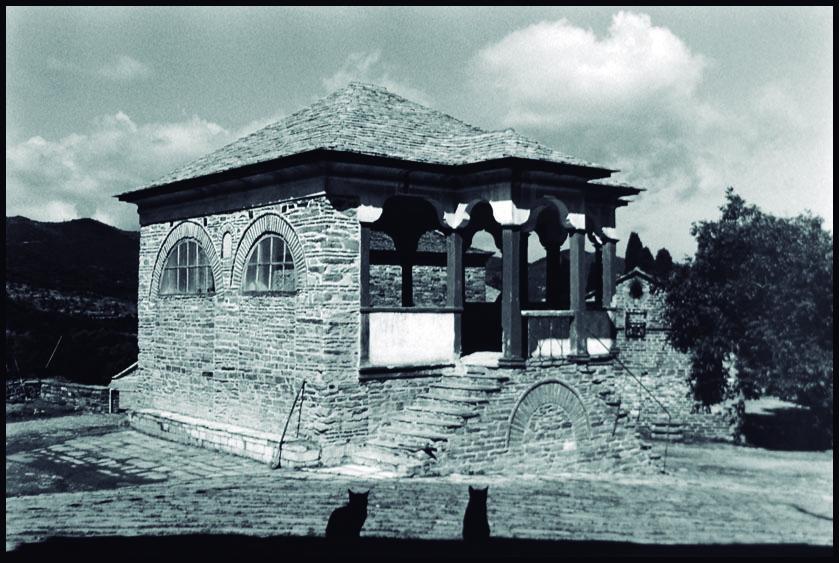 Kiosco de reposo en el exterior del Monasterio de Vatopediu. Monte Athos