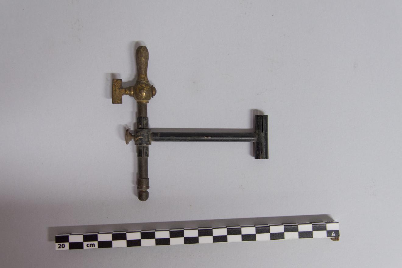 Llave de latón