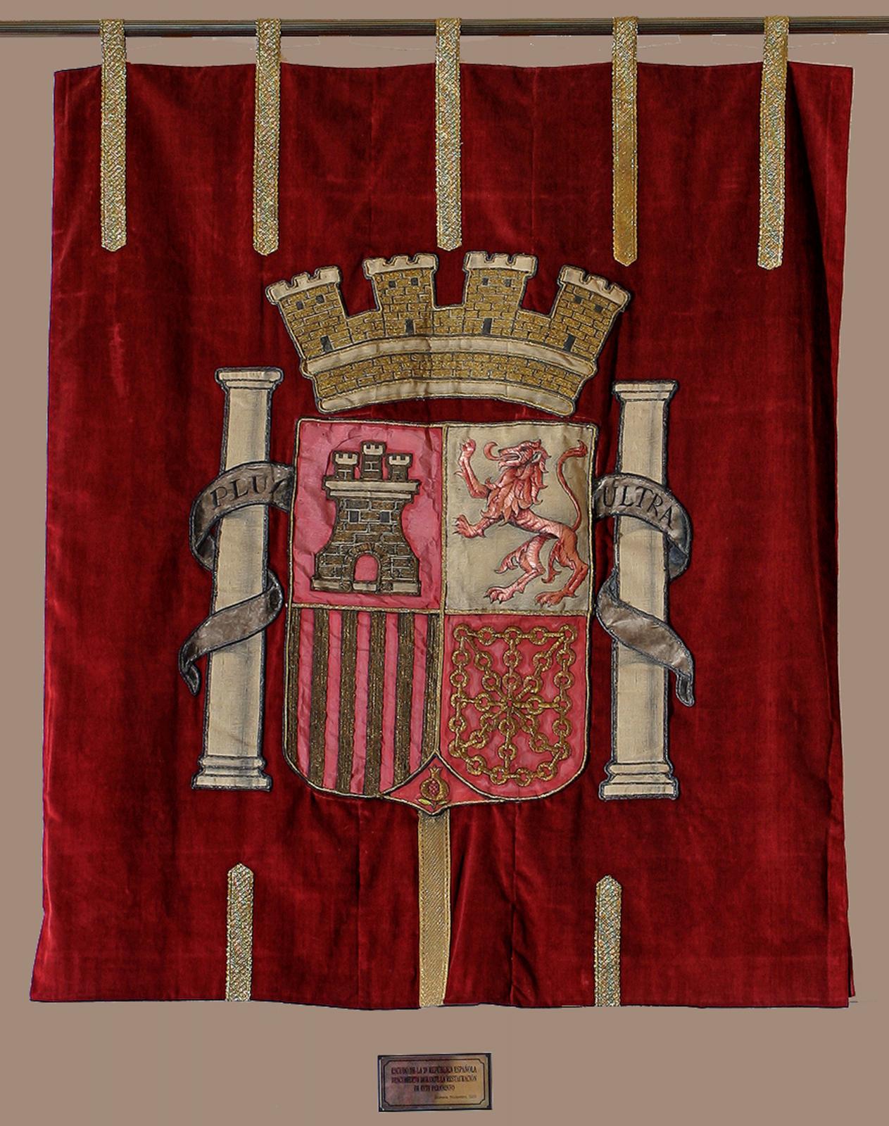 Estandarte de la II República Española. Escudo Bordado sobre terciopelo rojo