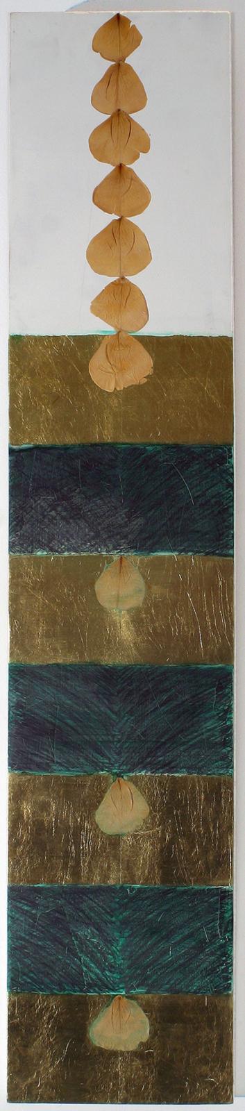 Pintura en formato vertical que alterna gris y marrón en una serie de siete rectángulos y eleva en el centro superior una hilera de formas ovoides en tonos ocre anaranjados